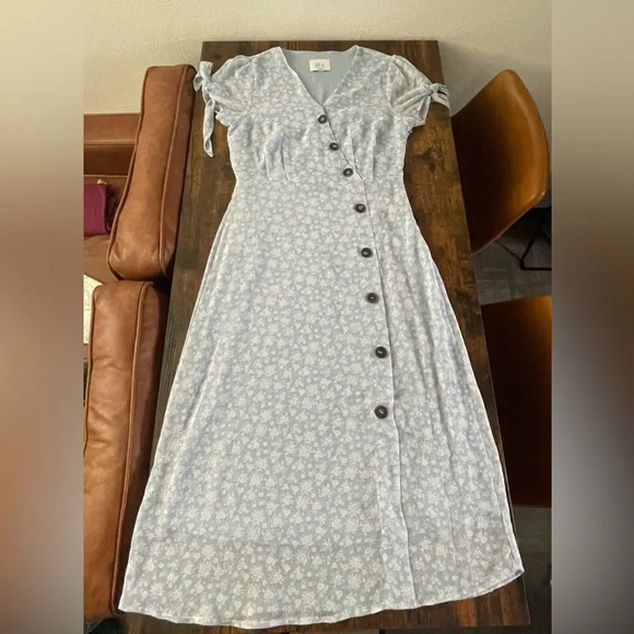 JOA Button Front Crepe Midi Dress - Picture 9 of 13